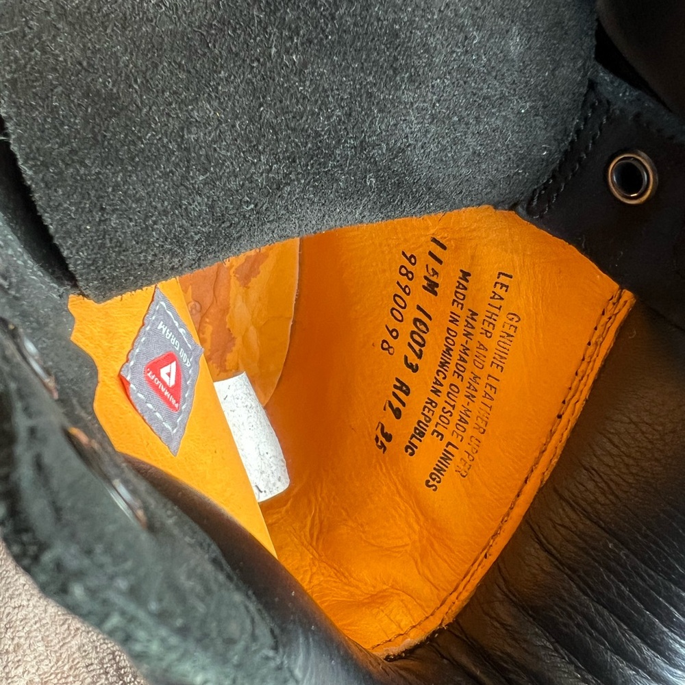 Timberland Black Boots with High-Top Design and Padded Collar - Picture 12 of 13